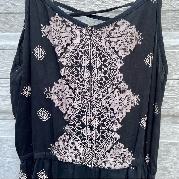 Angie woman’s romper black red and beige print. Pockets!! Adjustable straps - Picture 11 of 13